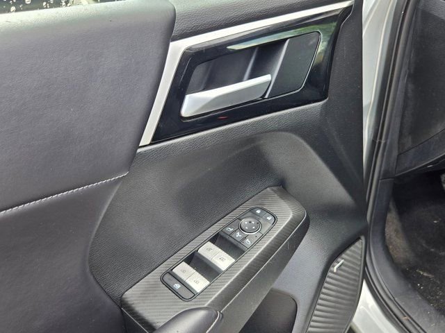 Used 2025 Mitsubishi Outlander SE AWD/4WD image 14