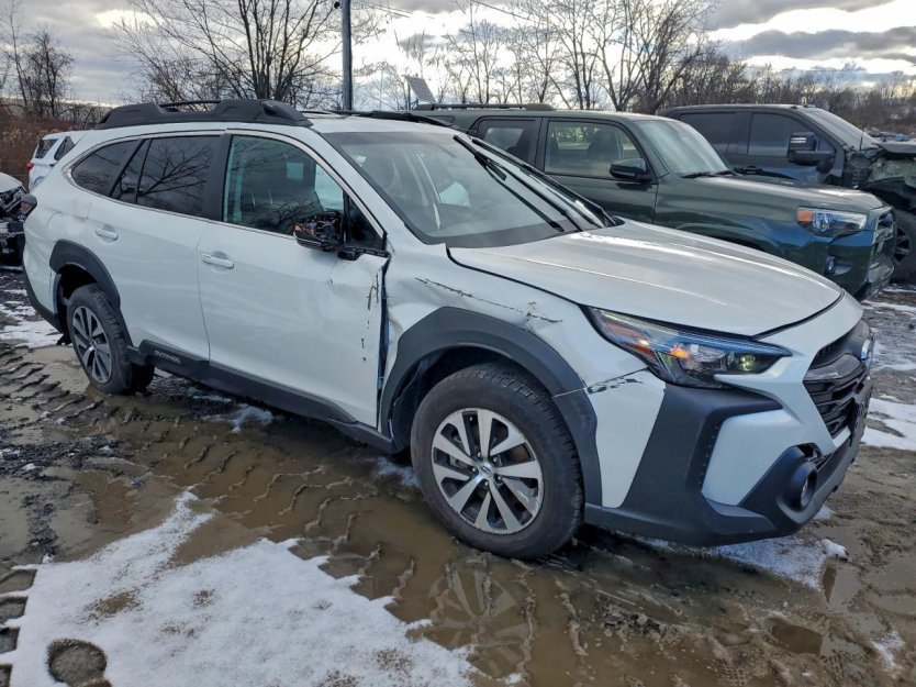 Used 2025 Subaru Outback Premium image 1