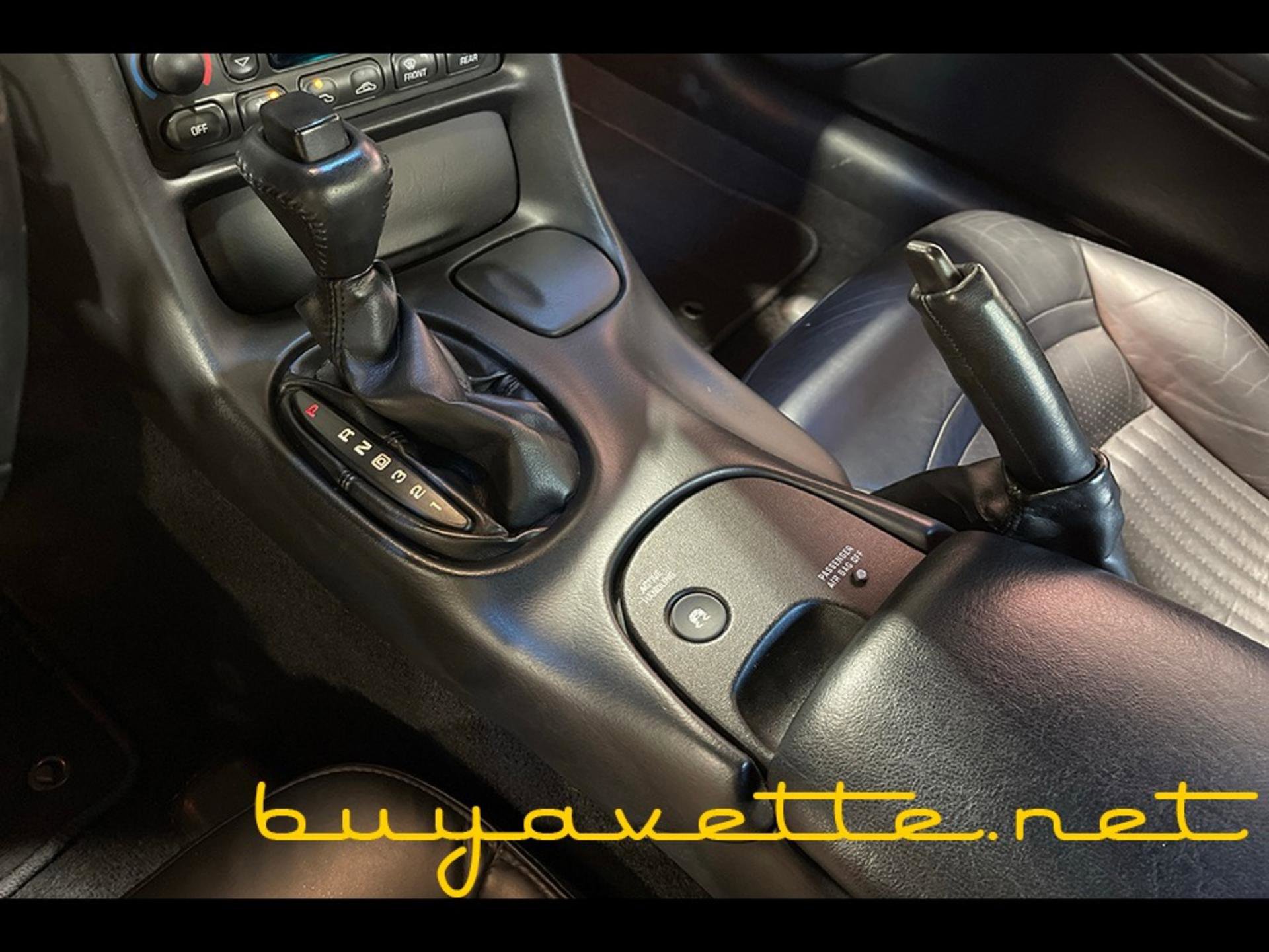 Used 2004 Chevrolet Corvette Coupe w/ Roof Package image 16