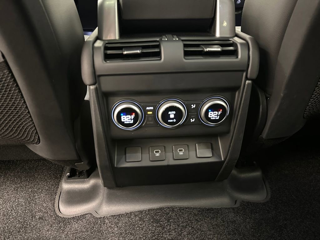 Used 2024 Land Rover Defender 130 X-Dynamic SE image 23