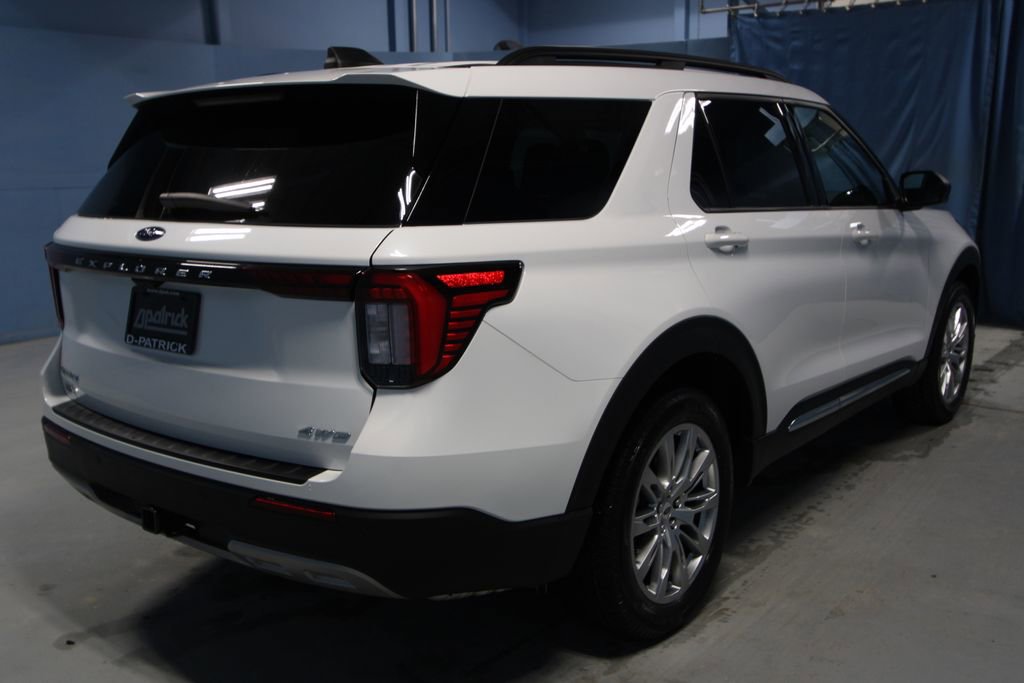Used 2025 Ford Explorer Active w/ Active Comfort Package image 32