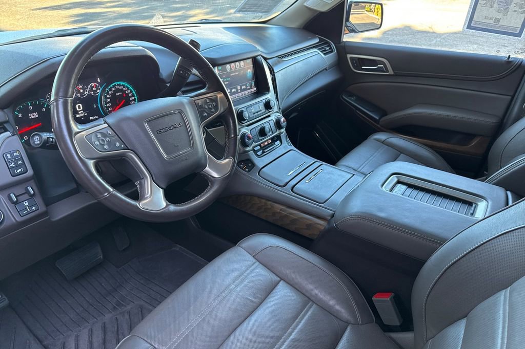 Used 2020 GMC Yukon XL Denali w/ Denali Premium Package image 10