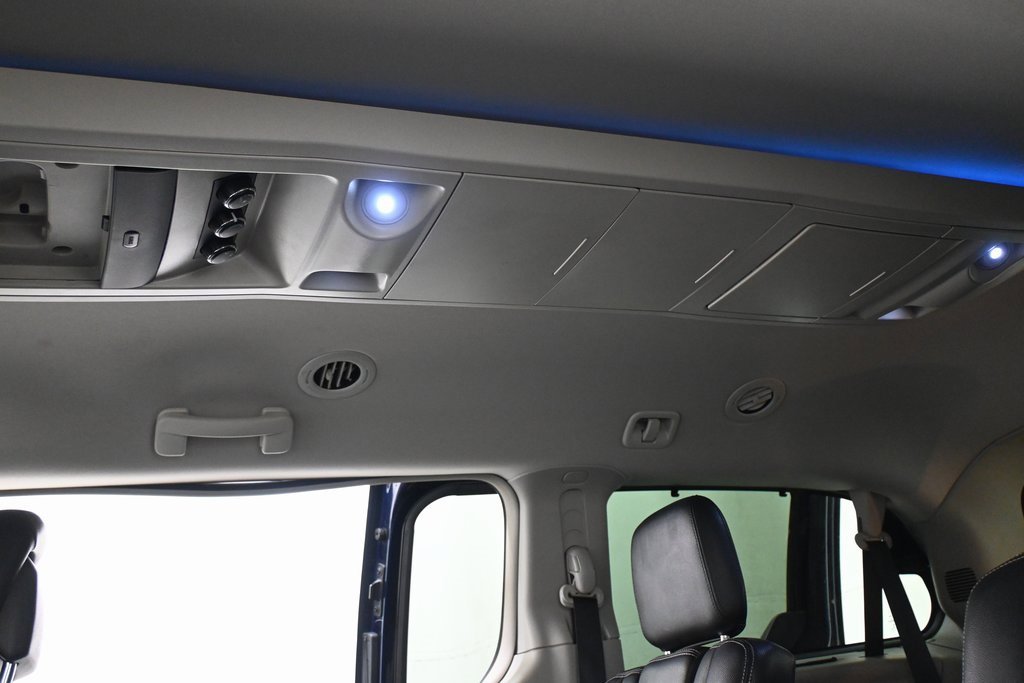 Used 2013 Chrysler Town & Country Touring image 35