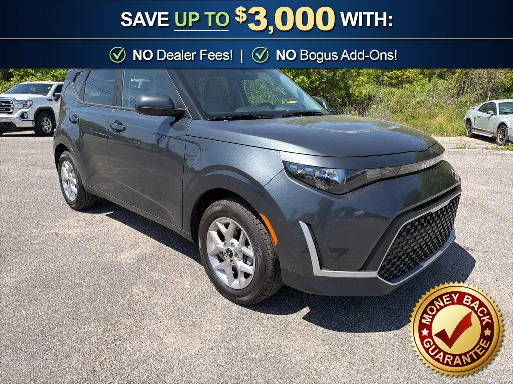 Used 2025 Kia Soul LX w/ LX Technology Package FWD image 4