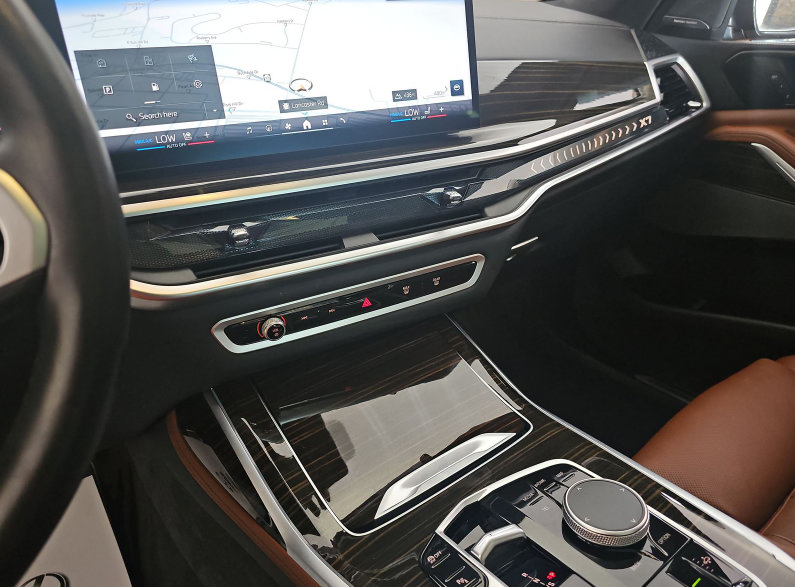 Used 2025 BMW X7 xDrive40i w/ M Sport Package AWD/4WD image 7