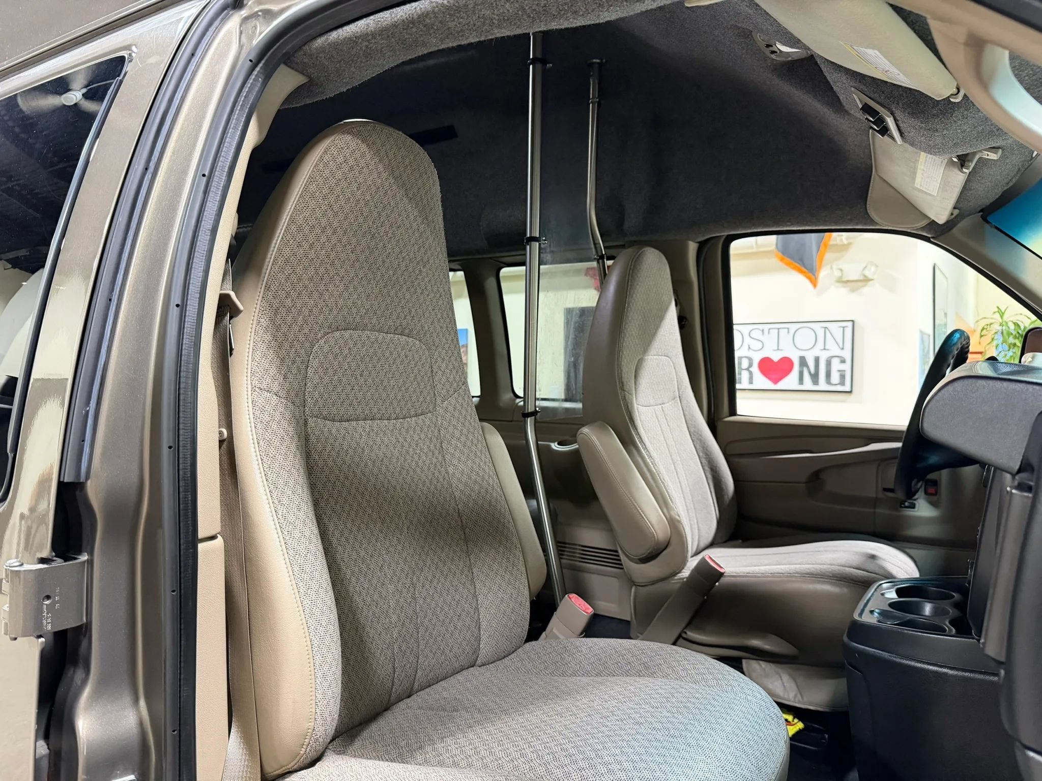 Used 2014 Chevrolet Express 3500 LT w/ LT Preferred Equipment Group RWD image 29