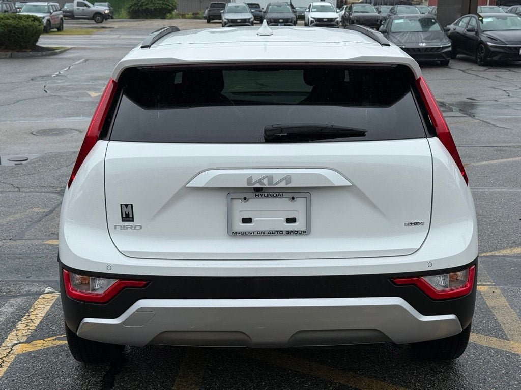 Used 2024 Kia Niro EX w/ EX Cold Weather Package FWD image 5