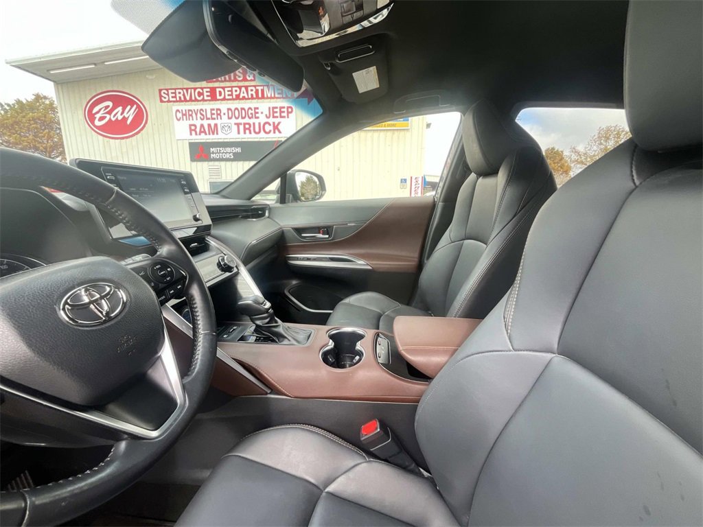 Used 2022 Toyota Venza XLE image 10