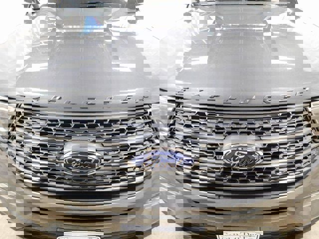 Used 2023 Ford Explorer XLT w/ Equipment Group 202A image 13