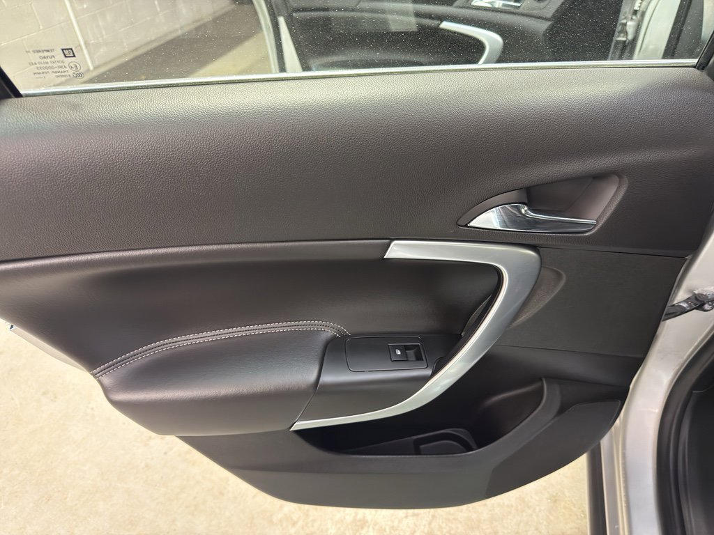 Used 2012 Buick Regal Premium image 28