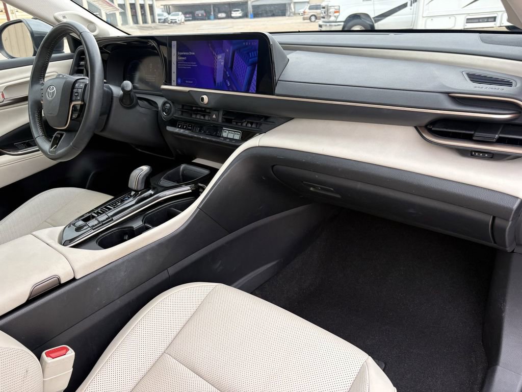 Used 2024 Toyota Crown Limited image 26