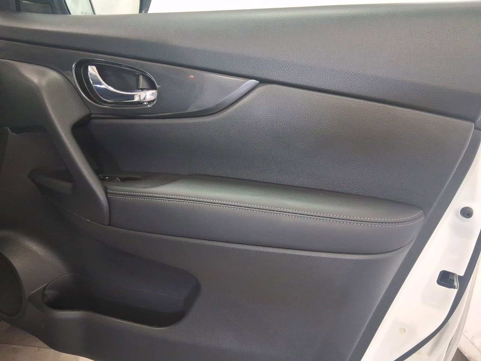 Used 2018 Nissan Rogue S AWD/4WD image 18