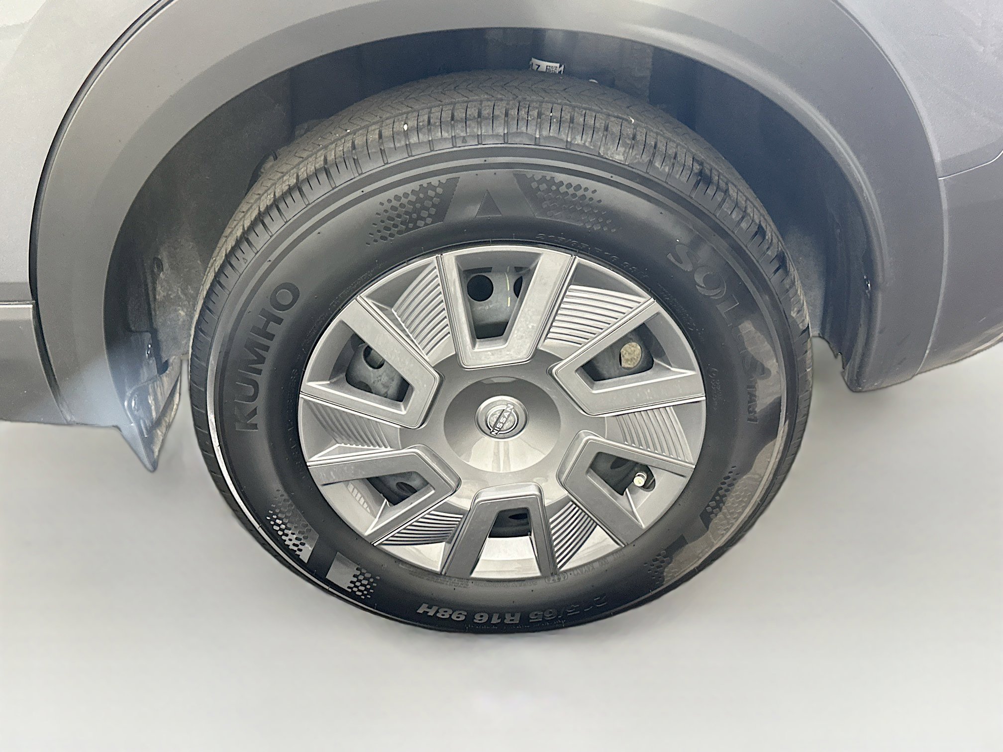 Used 2025 Nissan Kicks S image 11