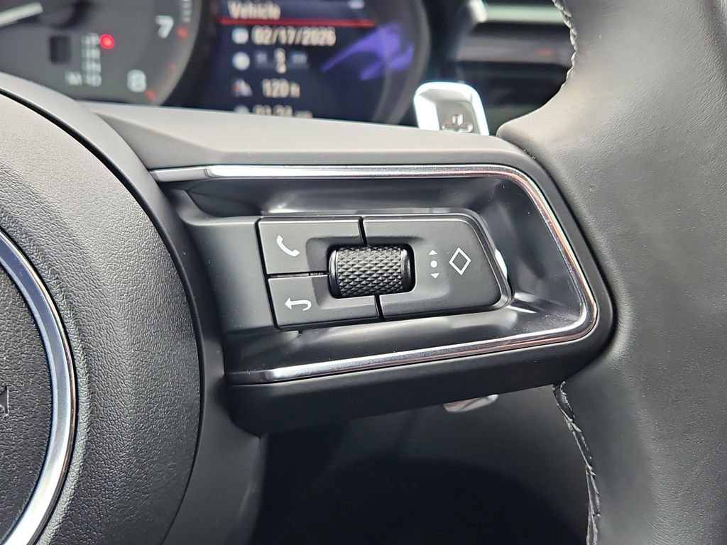 Certified 2025 Porsche Macan image 30