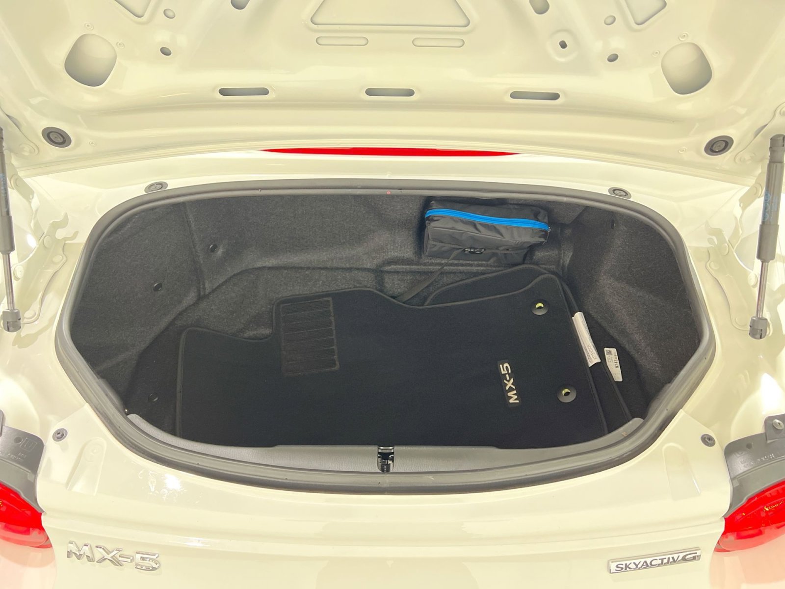 Used 2021 MAZDA MX-5 Miata Sport image 27