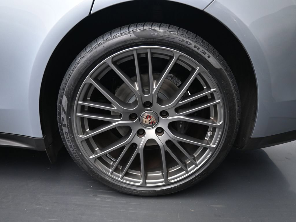 Certified 2022 Porsche Panamera Platinum Edition image 10