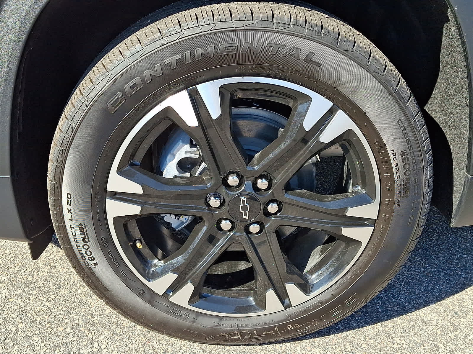 New 2027 Chevrolet Traverse LT w/ Sun and Wheel Package FWD image 7