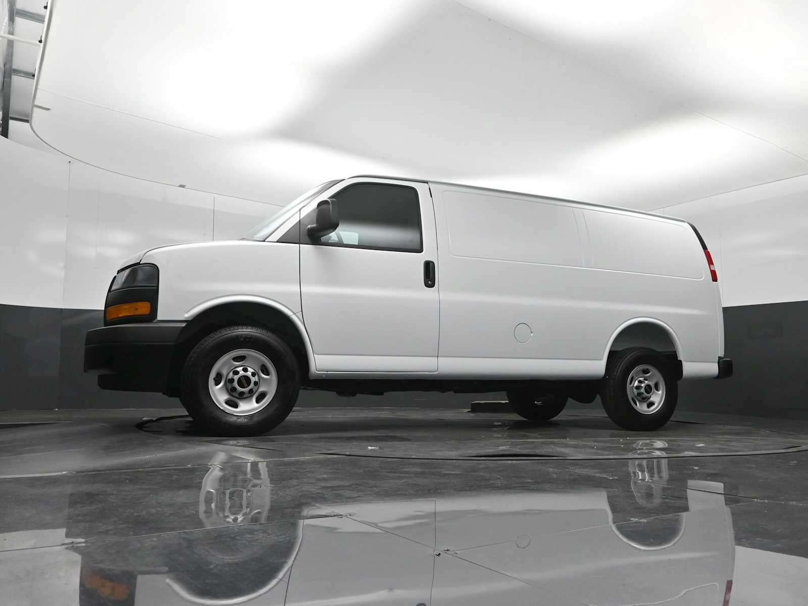 New 2026 GMC Savana 3500 w/ Driver Convenience Package RWD image 21