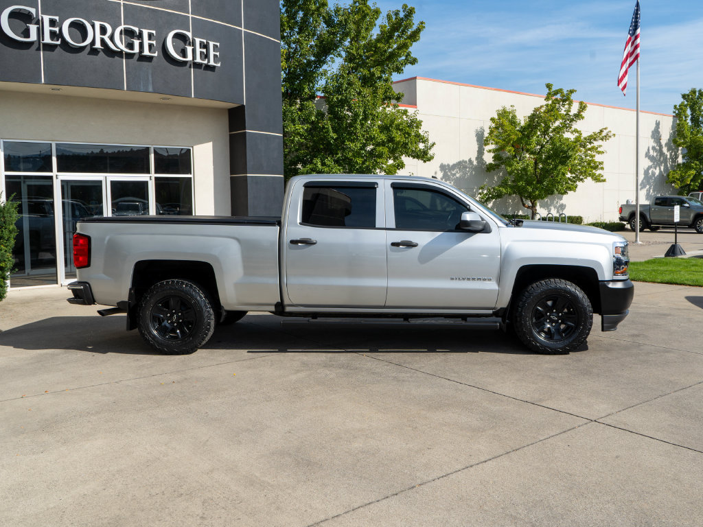 Used 2018 Chevrolet Silverado 1500 LT w/ Trailering Package AWD/4WD image 8