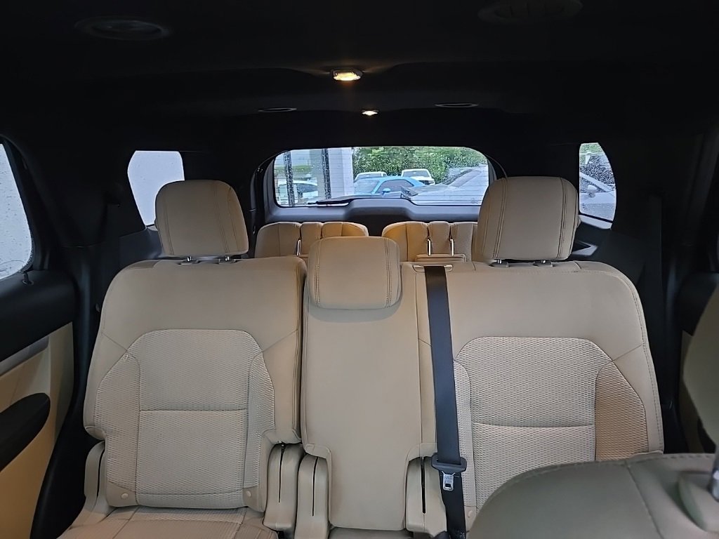 Used 2017 Ford Explorer XLT image 38