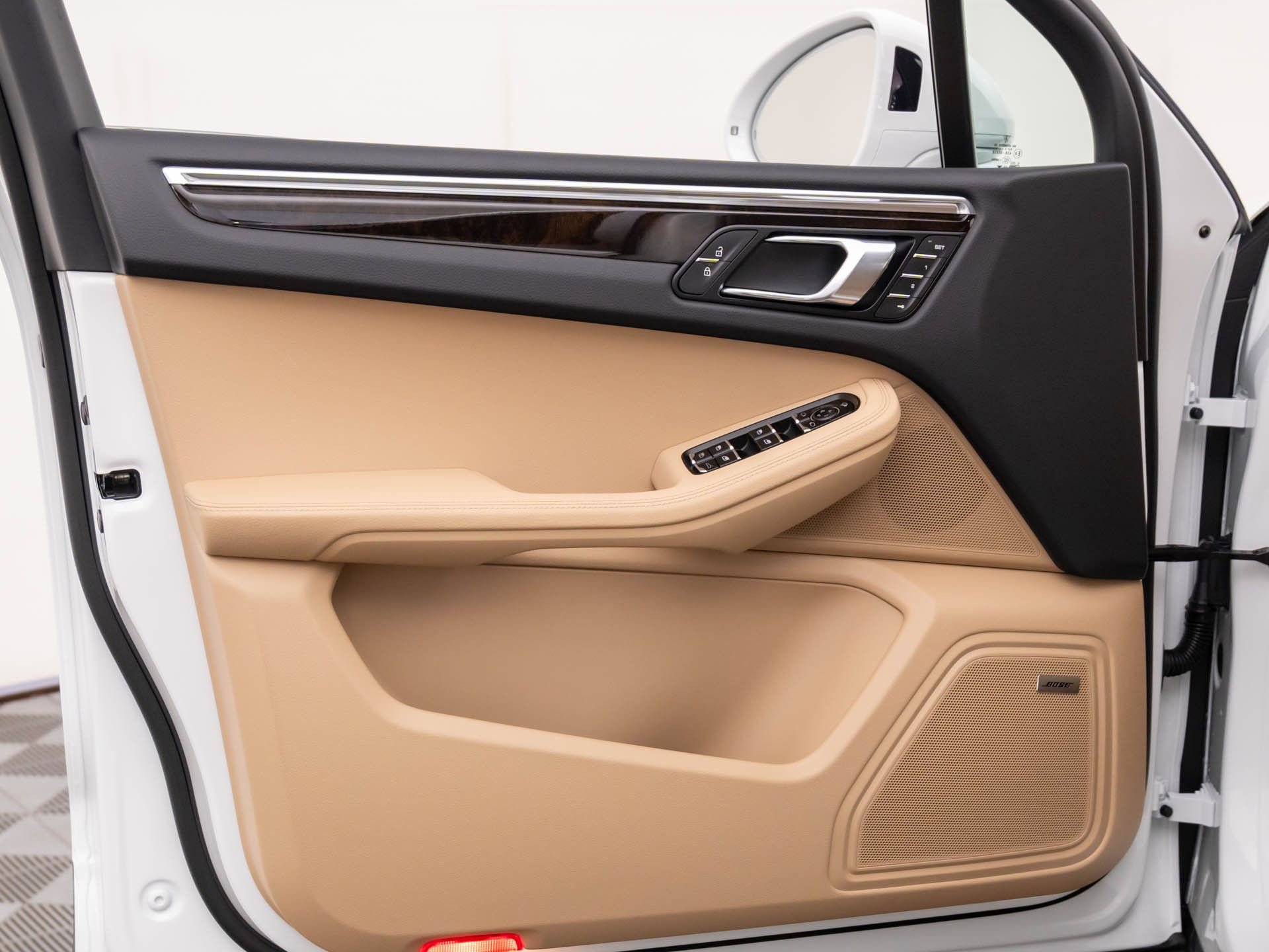 Certified 2026 Porsche Macan image 14