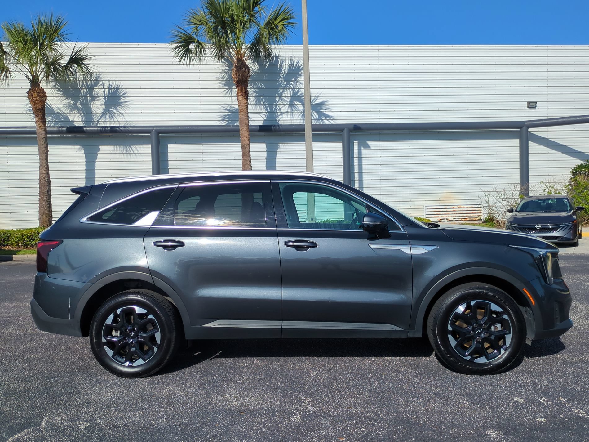 Used 2024 Kia Sorento S AWD/4WD image 3