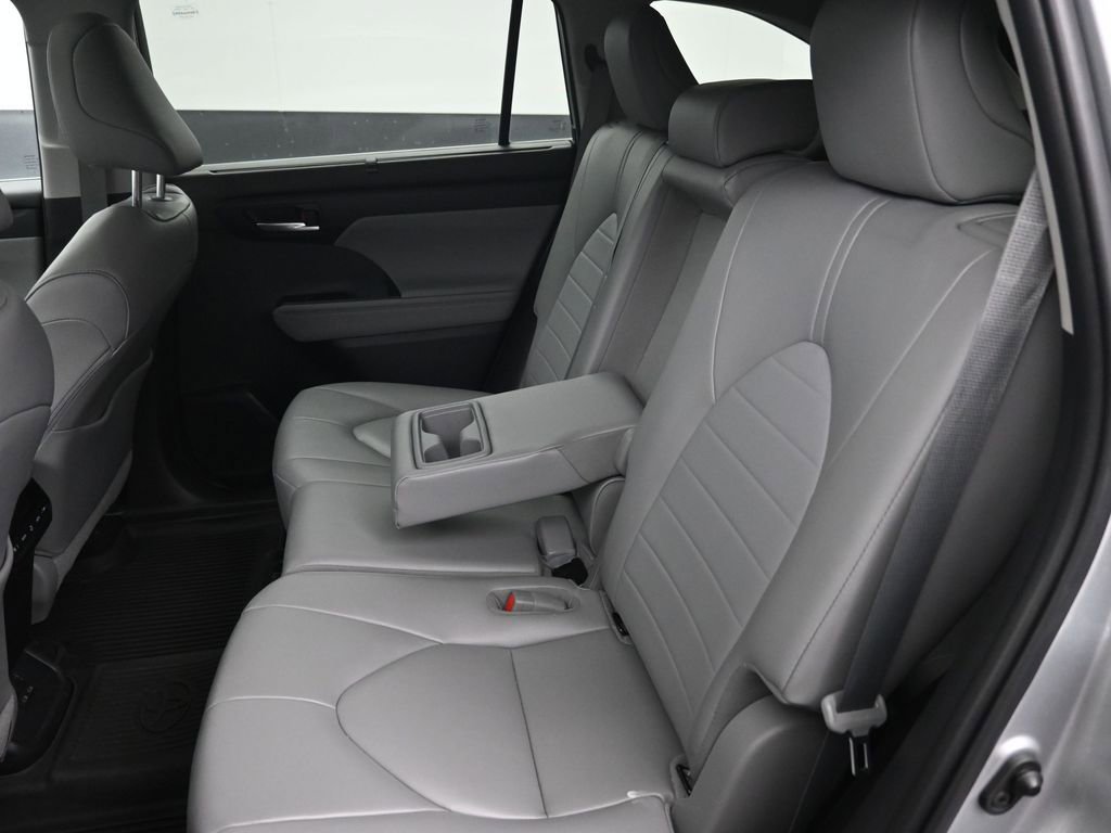 Used 2023 Toyota Highlander XLE image 29