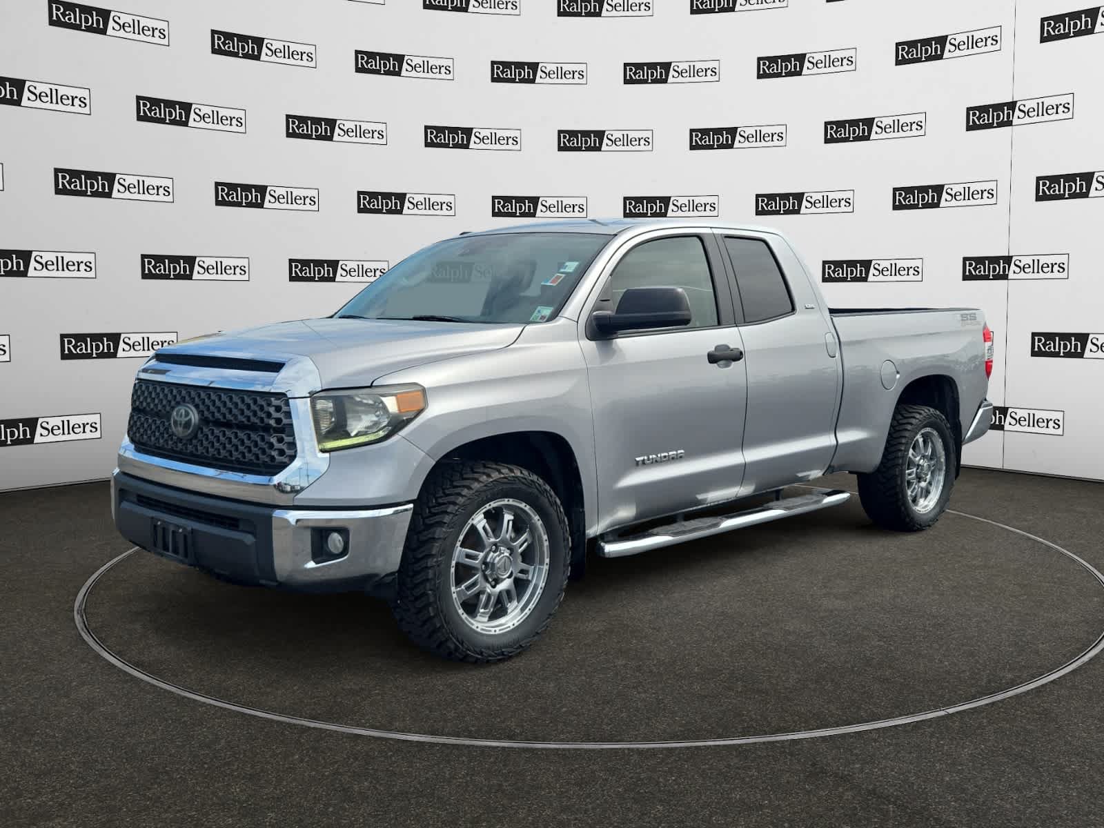 Used 2018 Toyota Tundra SR5 RWD image 2
