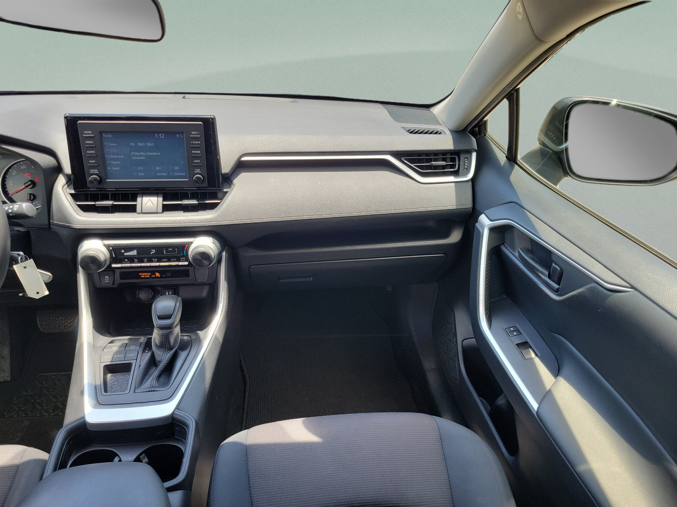 Used 2019 Toyota RAV4 LE FWD image 7