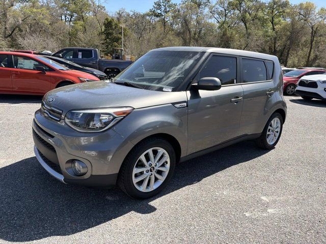 Used 2017 Kia Soul + image 5