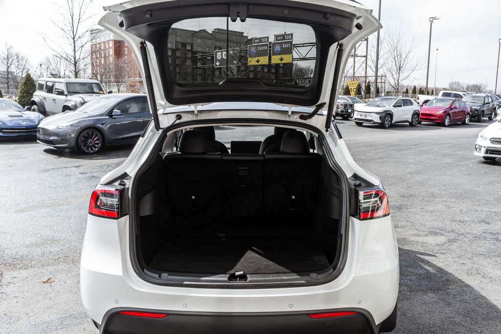 Used 2021 Tesla Model Y Long Range image 30