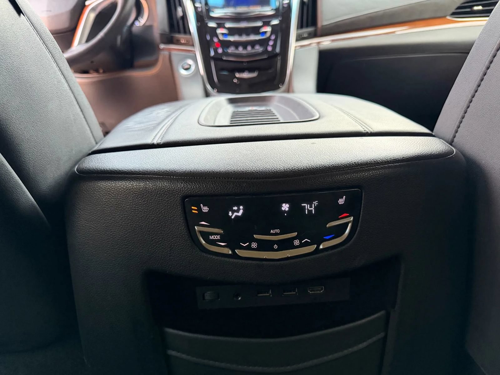 Used 2018 Cadillac Escalade ESV Luxury AWD/4WD image 20