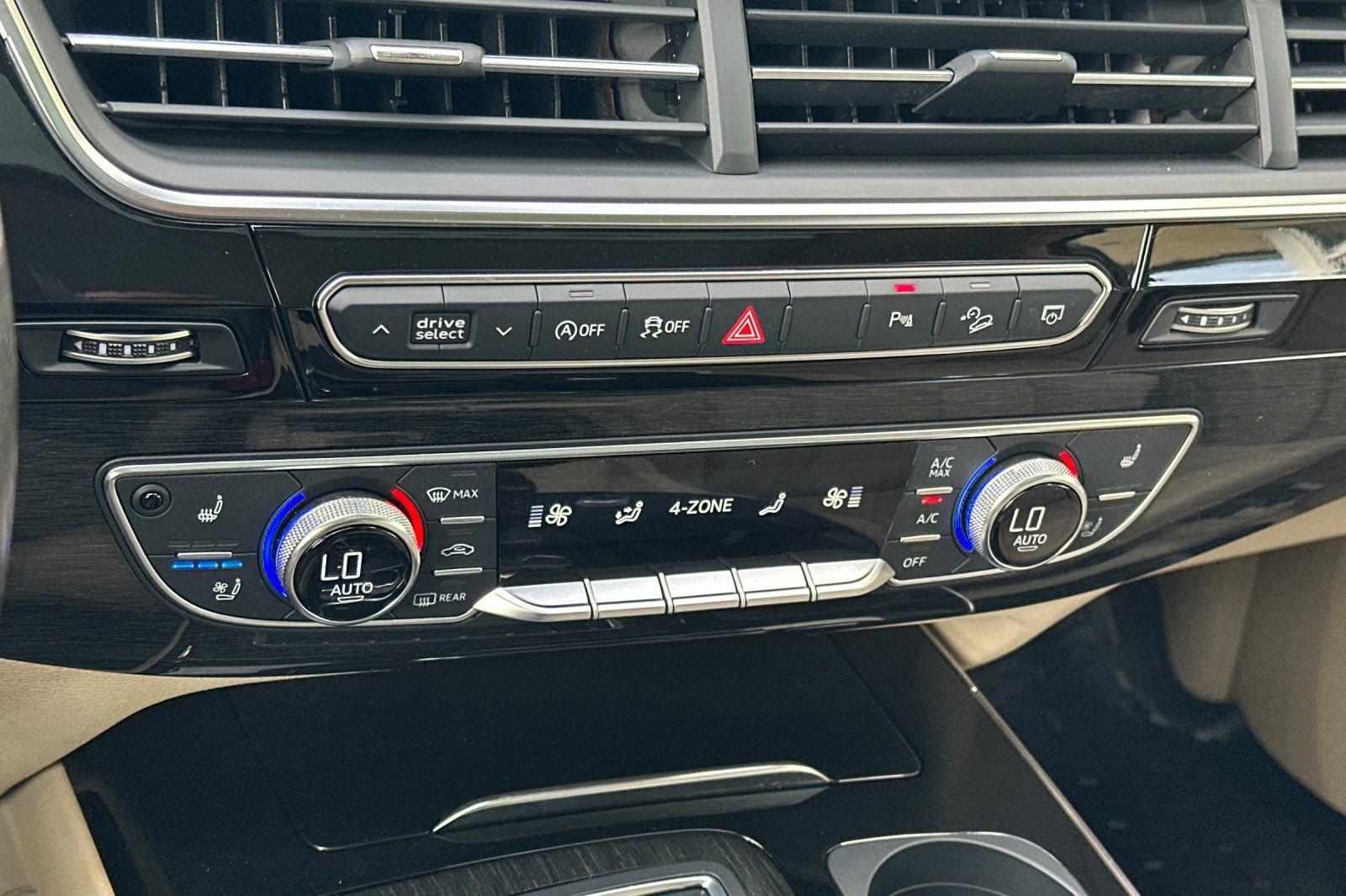 Used 2018 Audi Q7 3.0T Prestige w/ Prestige Package AWD/4WD image 21