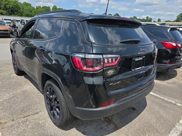 Used 2025 Jeep Compass Latitude w/ Altitude Special Edition AWD/4WD image 2