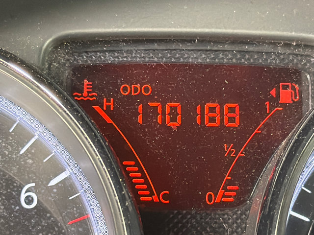 Used 2012 Nissan Versa SV FWD image 26