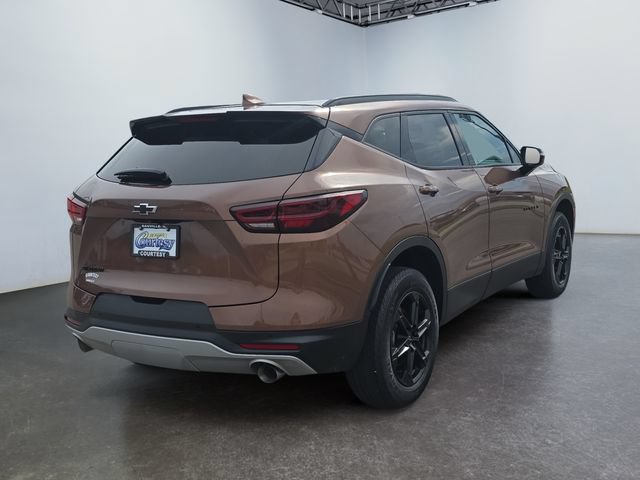 Used 2023 Chevrolet Blazer LT w/ Midnight/Sport Edition FWD image 5