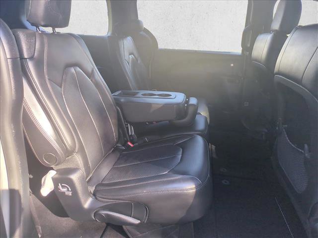 Used 2020 Chrysler Pacifica Touring-L image 21