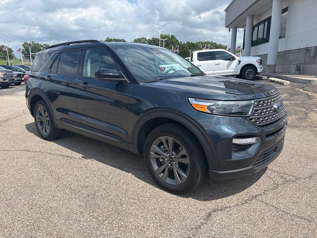 Certified 2023 Ford Explorer XLT w/ Equipment Group 202A AWD/4WD image 1