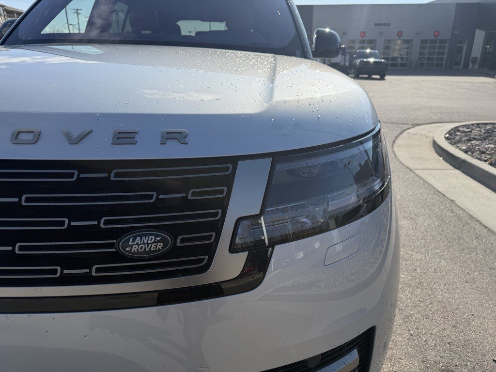 Used 2023 Land Rover Range Rover SE image 12