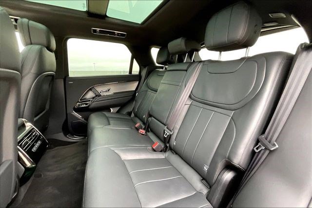 Used 2025 Land Rover Range Rover Sport SE image 31