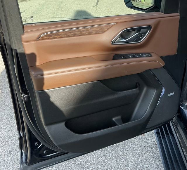 Used 2022 Chevrolet Suburban High Country image 5