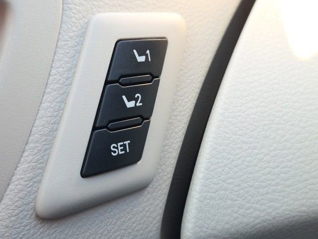 Used 2025 Toyota Sienna Limited image 23