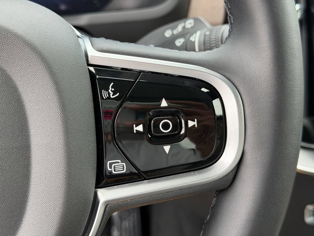 New 2026 Volvo XC90 B6 Plus w/ Protection Package Premier AWD/4WD image 18