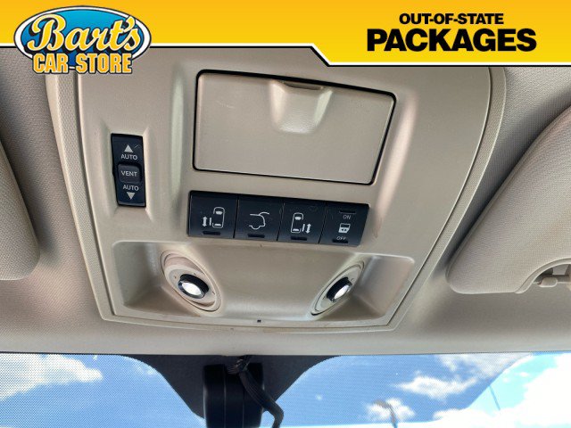 Used 2015 Chrysler Town & Country Limited Platinum FWD image 31
