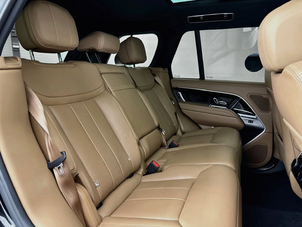 Used 2025 Land Rover Range Rover SE AWD/4WD image 28