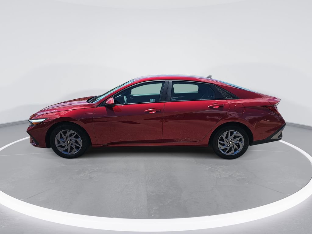 Certified 2024 Hyundai Elantra Blue FWD image 8