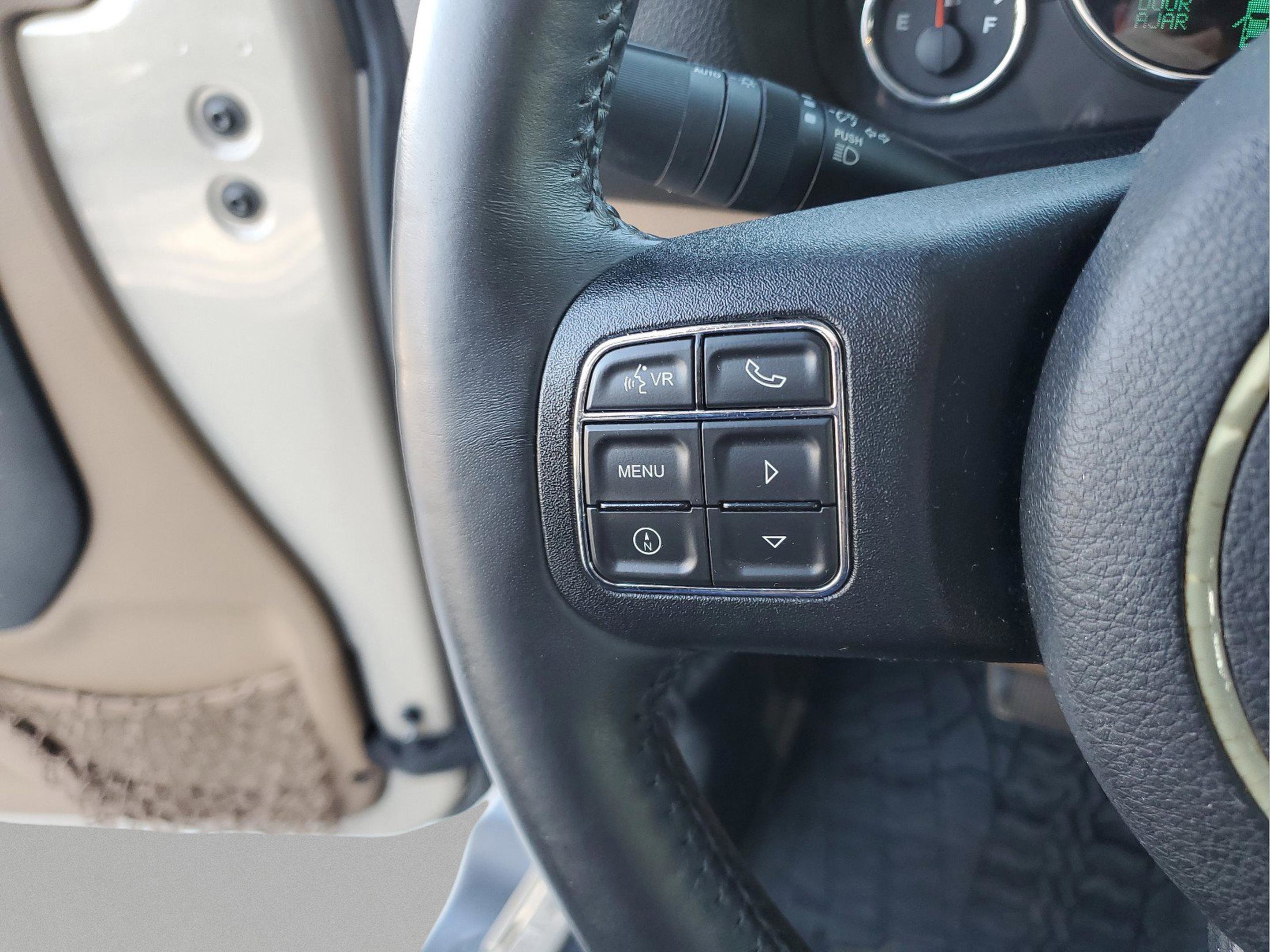 Used 2016 Jeep Wrangler Unlimited Sahara w/ Connectivity Group AWD/4WD image 27