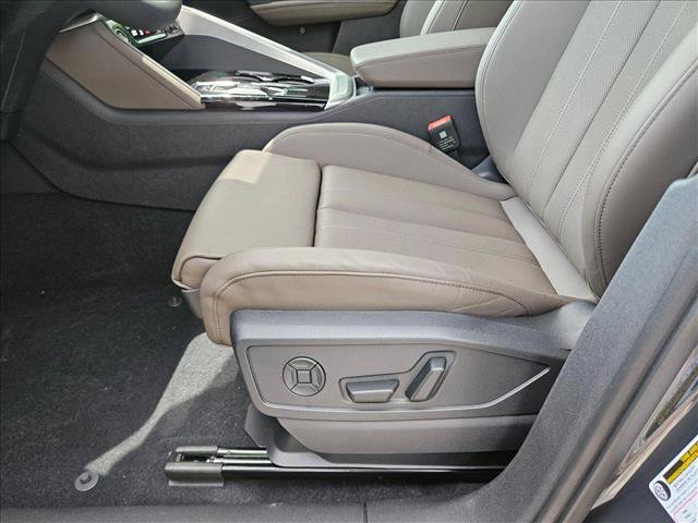 New 2025 Audi Q5 Premium Plus w/ Premium Plus AWD/4WD image 4