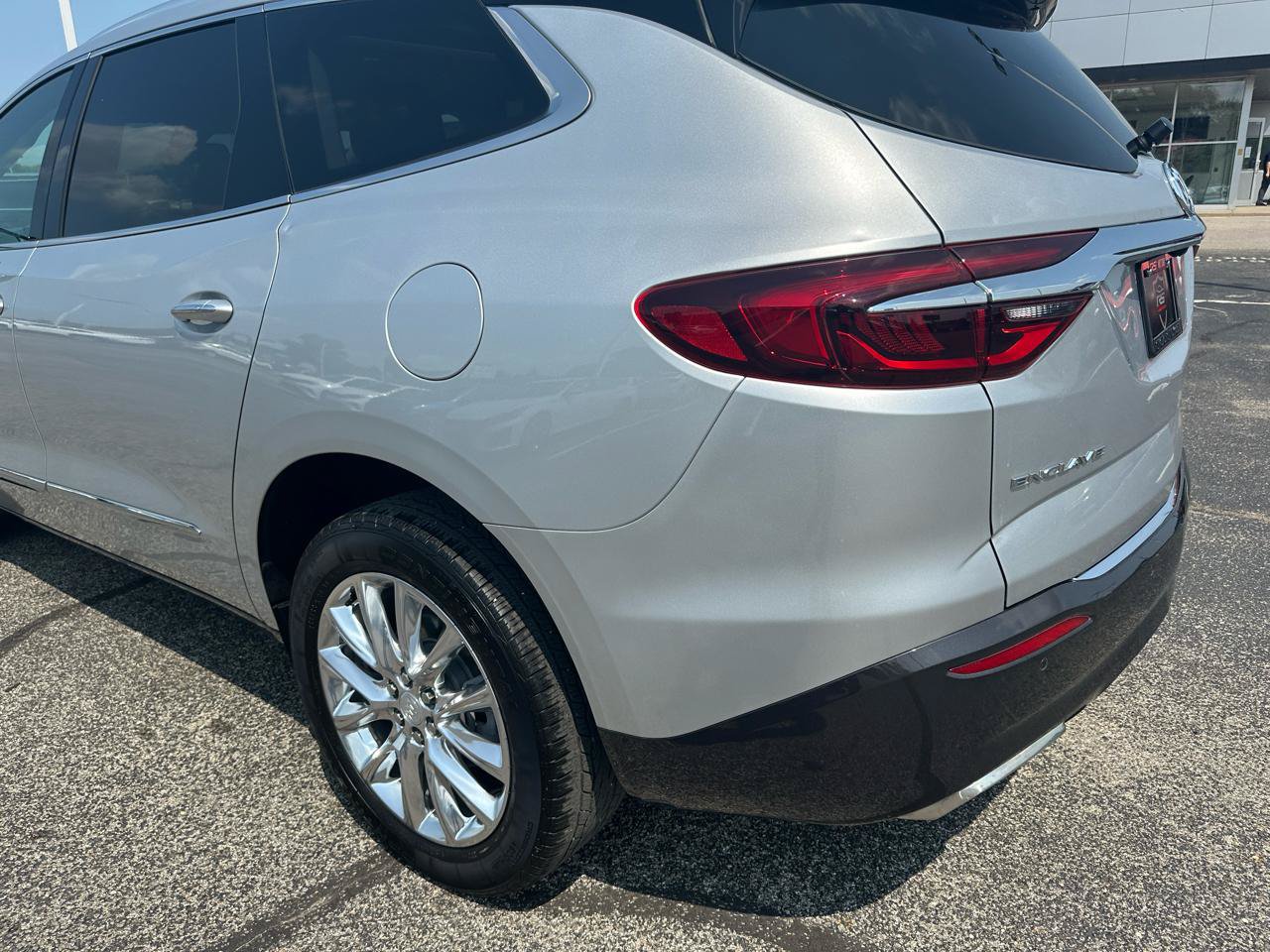 Used 2021 Buick Enclave Premium w/ Sun and Sites Package FWD image 13
