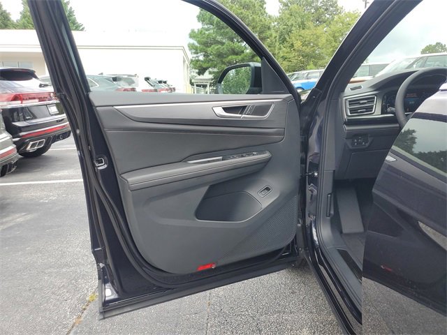 New 2026 Volkswagen Atlas Cross Sport SE image 17